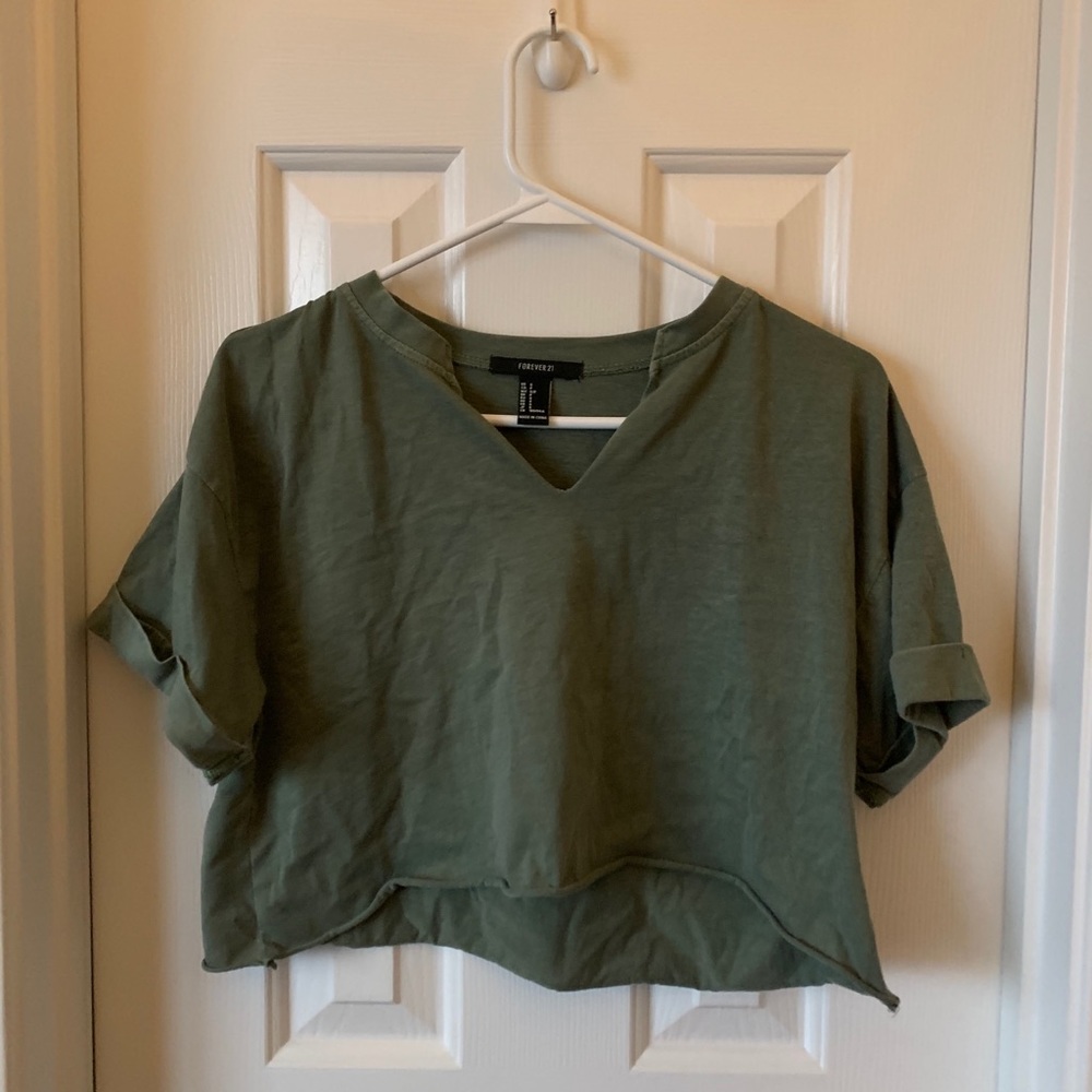 olive green short sleeve crop
